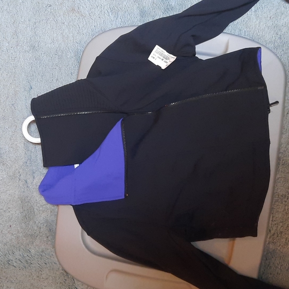 Lululemon black crop jacket - Picture 2 of 4